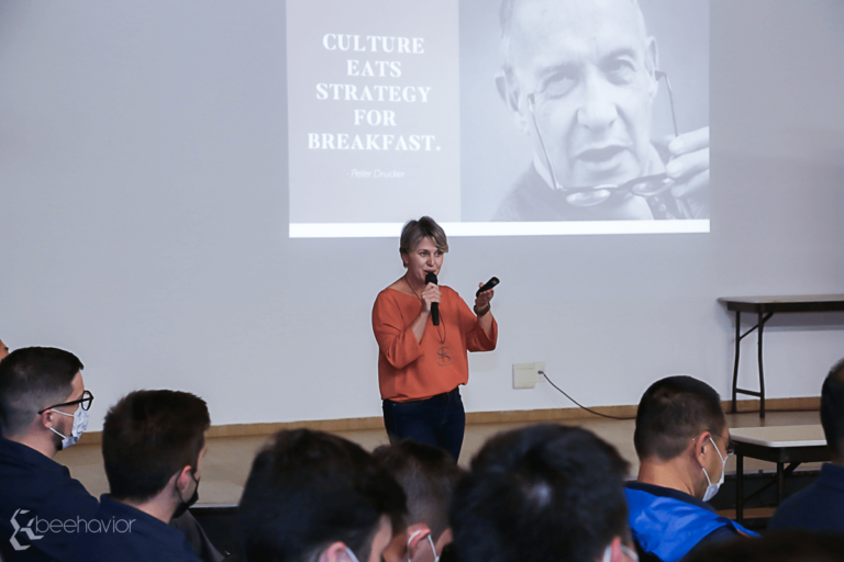 Terminal de Contêineres de Paranaguá: palestra sobre cultura organizacional para lideranças (em inglês).